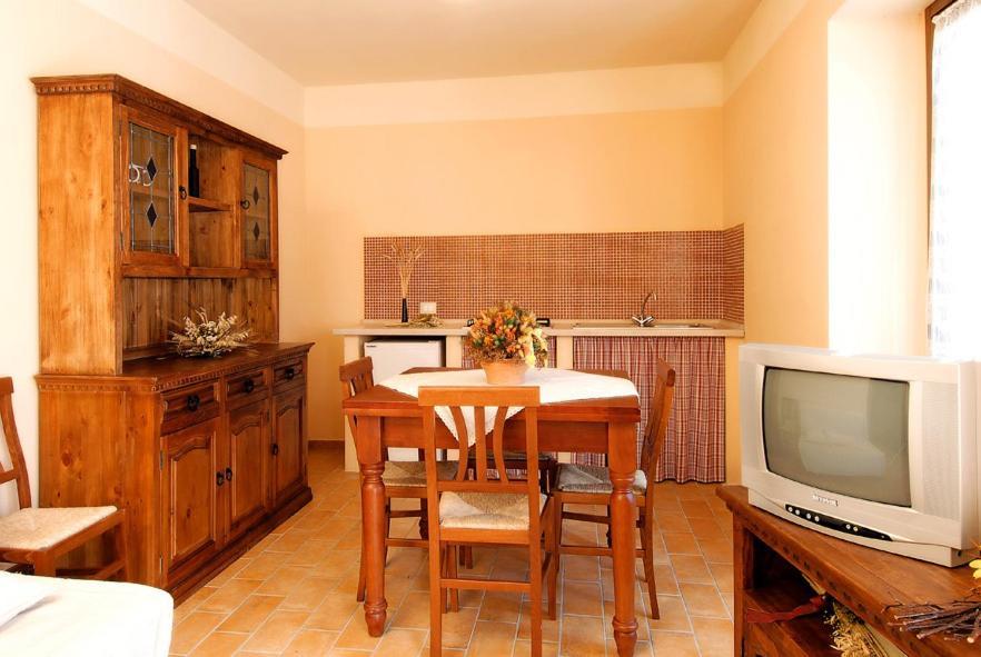 Relais Valguerriera Guest House Apecchio Room photo